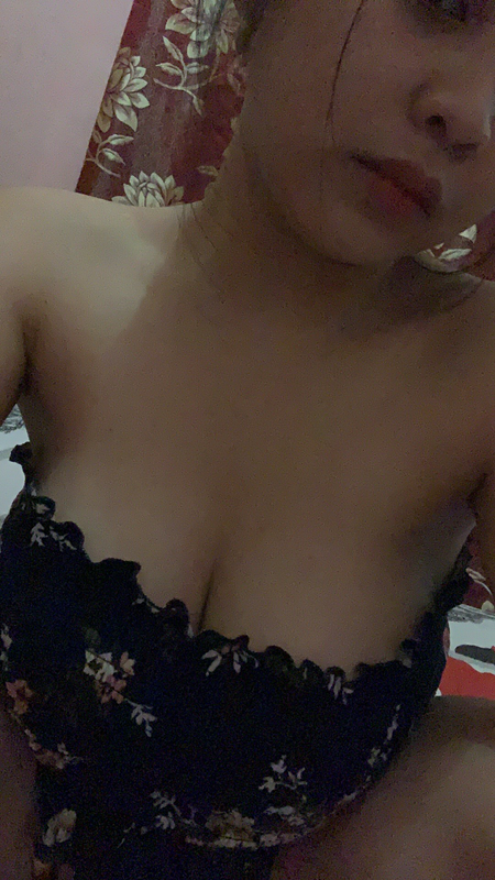 巨乳雙球電眼妹