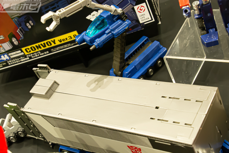 Masterpiece-MP-44-Convoy-Optimus-Prime-V3-09