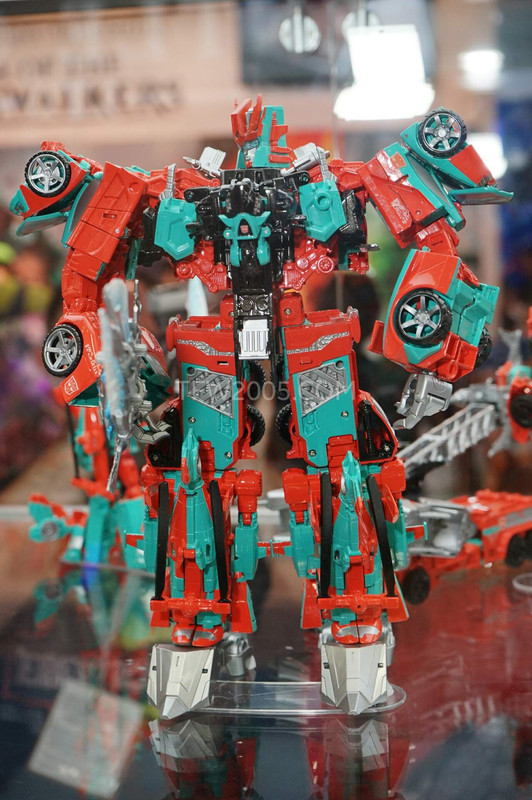 SDCC2015-Hasbro-Case-Transformers-Combiner-Wars-