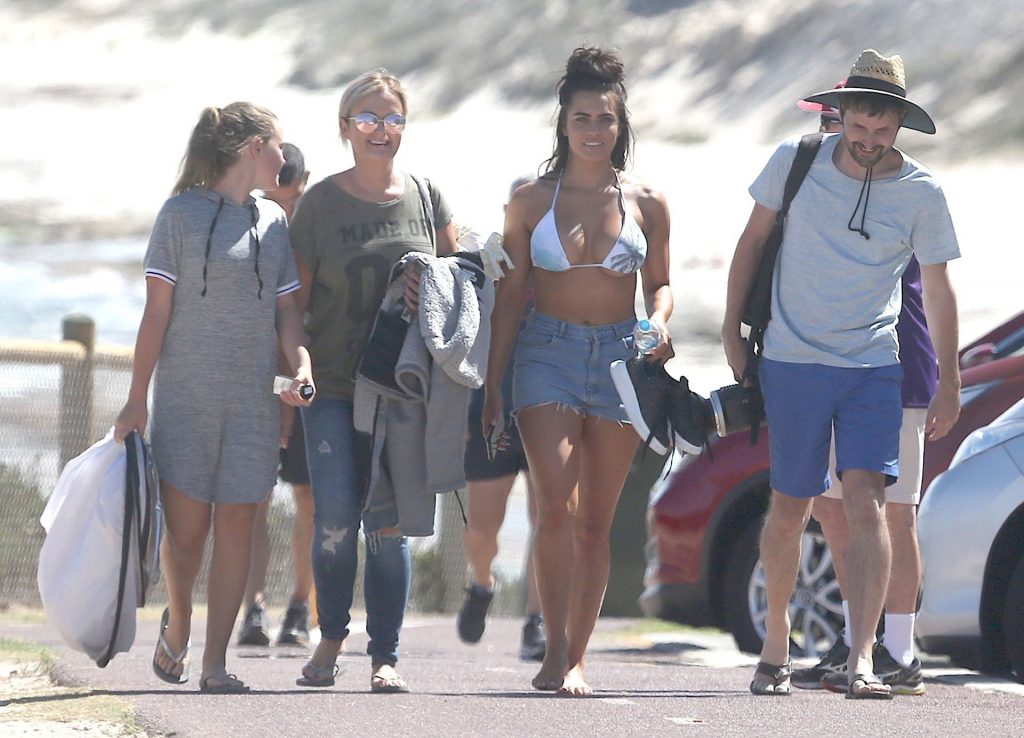 Holly-Young-Upskirt-STARS-com-48