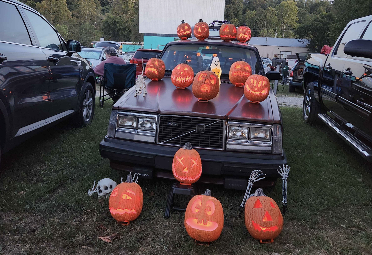 a boxy classic hatchbatch decorated with a bunch of jack-o-lanterns