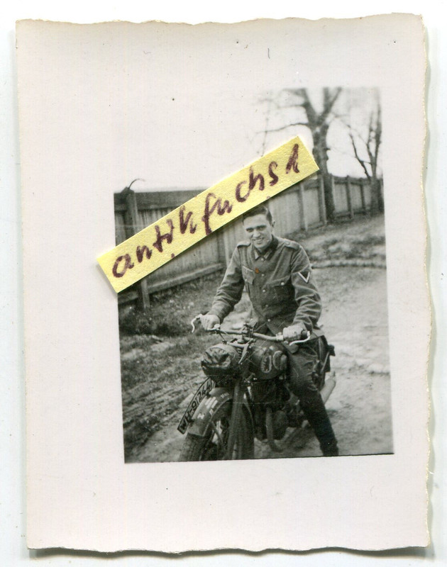 WH-Krad-Motorrad mit Divisios-Wappen des Berliner Bär im 2.WK