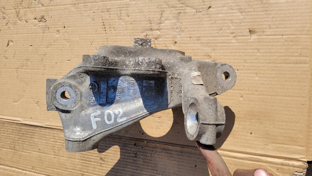 Кронштейн опоры двигателя