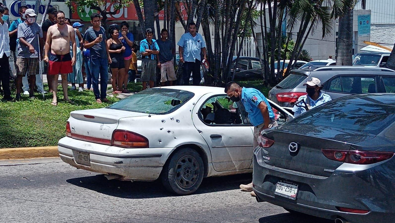 Comando quema casa en plena Nochebuena en Acapulco; hay un herido