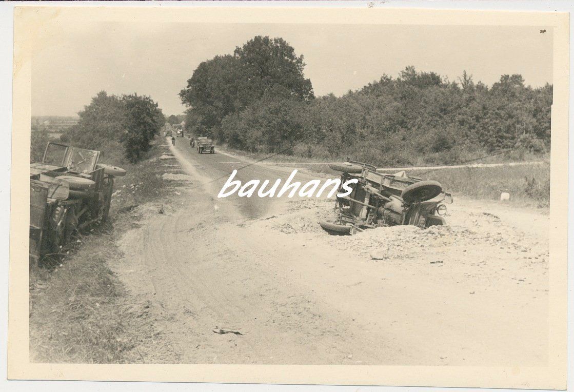 Foto Frankreich-Granattrichter-PKW-Kfz südlich v