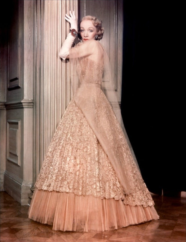 Marlene_Dietrich_c81