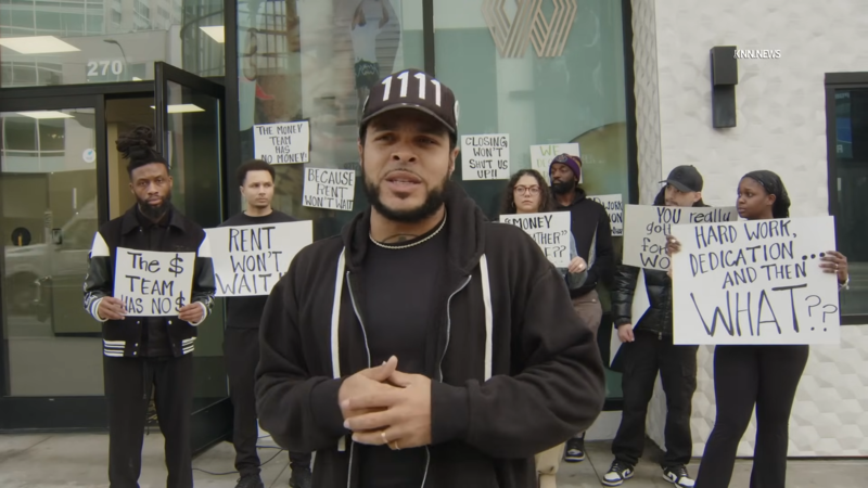 Служители на Флойд Мейуедър го обвиниха в модерно робство