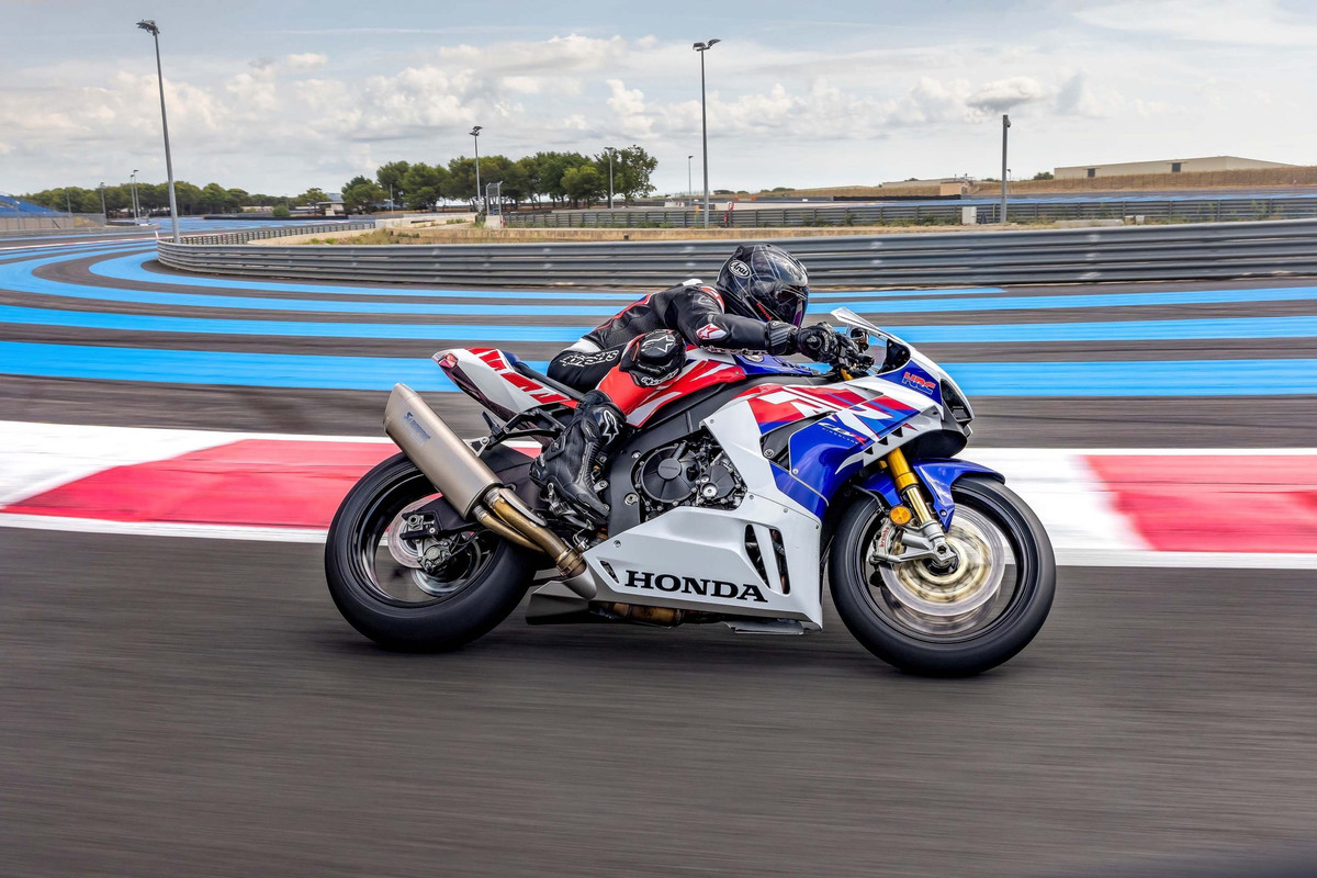 Спортбайк Honda CBR1000RR-R Fireblade SP 30th Anniversary 2022