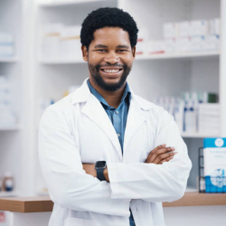 Pharmacienne africaine souriante