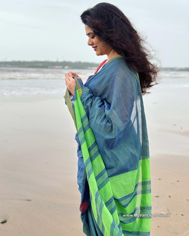 6-Girija-Oak-at-the-Beach-in-Green-Saree-Red-Blouse-My-Vantage-Point