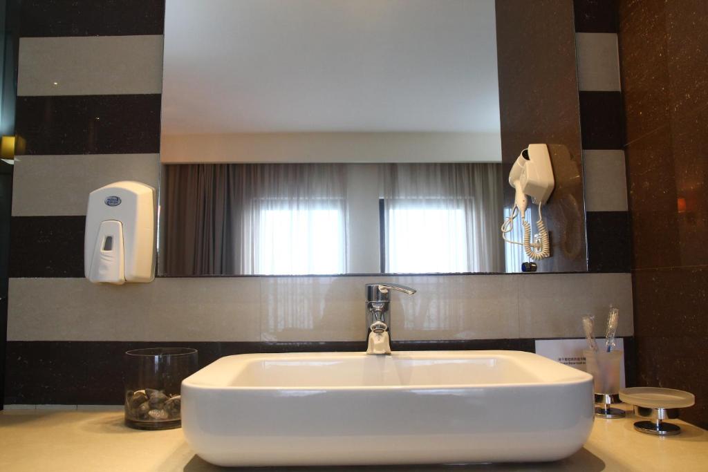 Luxury Facility View 1