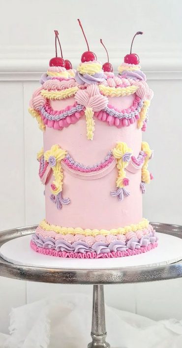 lambeth-cake-8-370x705