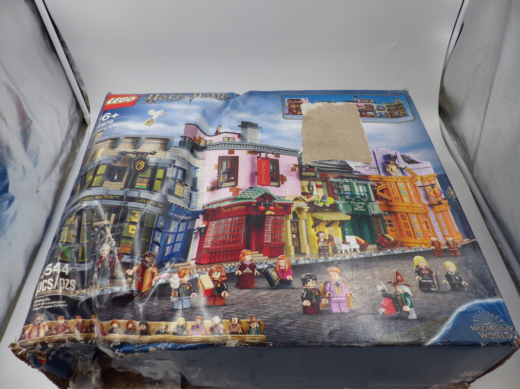 LEGO SET 75978 HARRY POTTER DIAGON ALLEY WORN BOX | MDG Sales, LLC