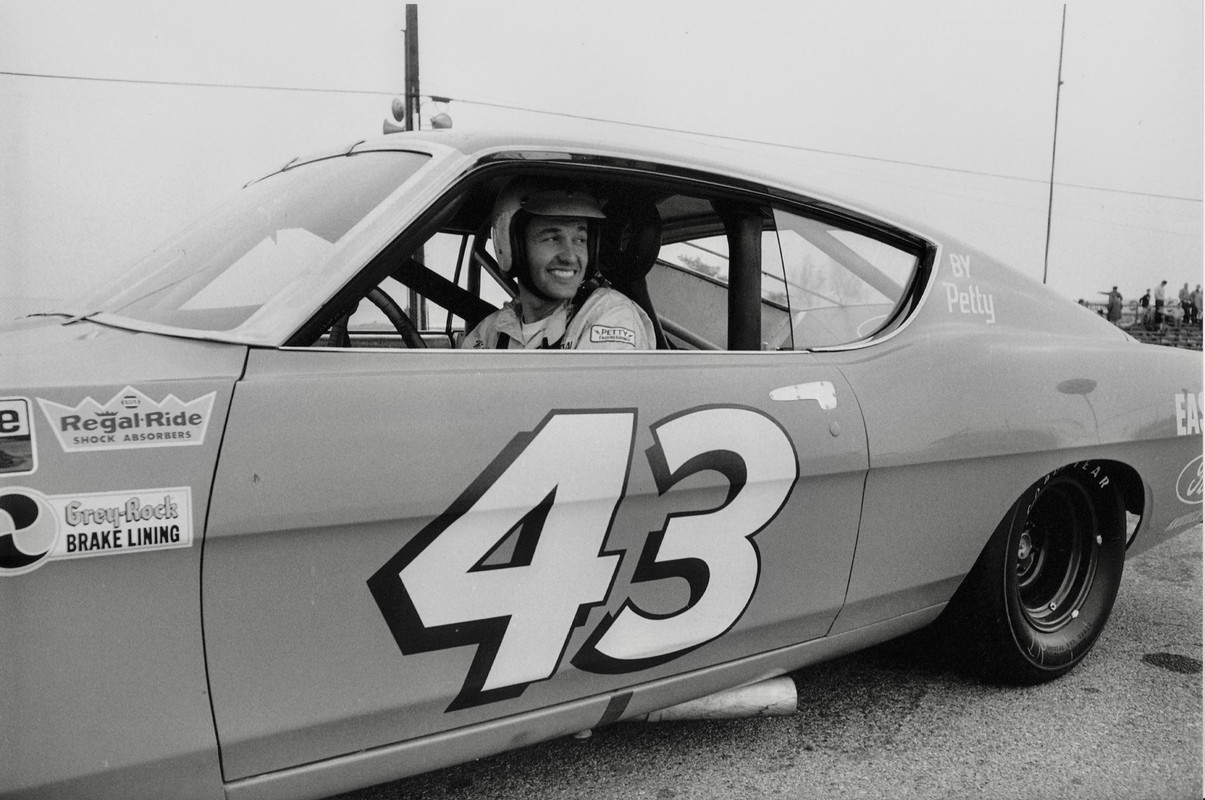 5F68B87D-D22B-4597-B1F2-122D7F5BD7DE