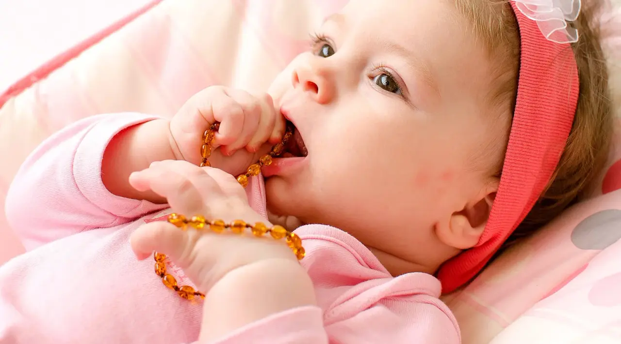 amber-teething-necklace-desktop