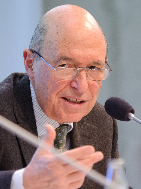 Konstantinos_Simitis_-_Konferenz_Hellas_in_der_Krise_(3)_(cropped)