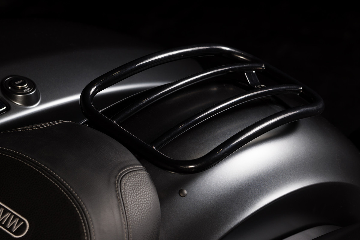 P90503587_highRes_bmw-r-18-roctane-stu