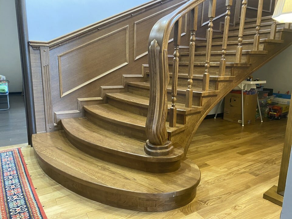 Лестницы из массива древесины