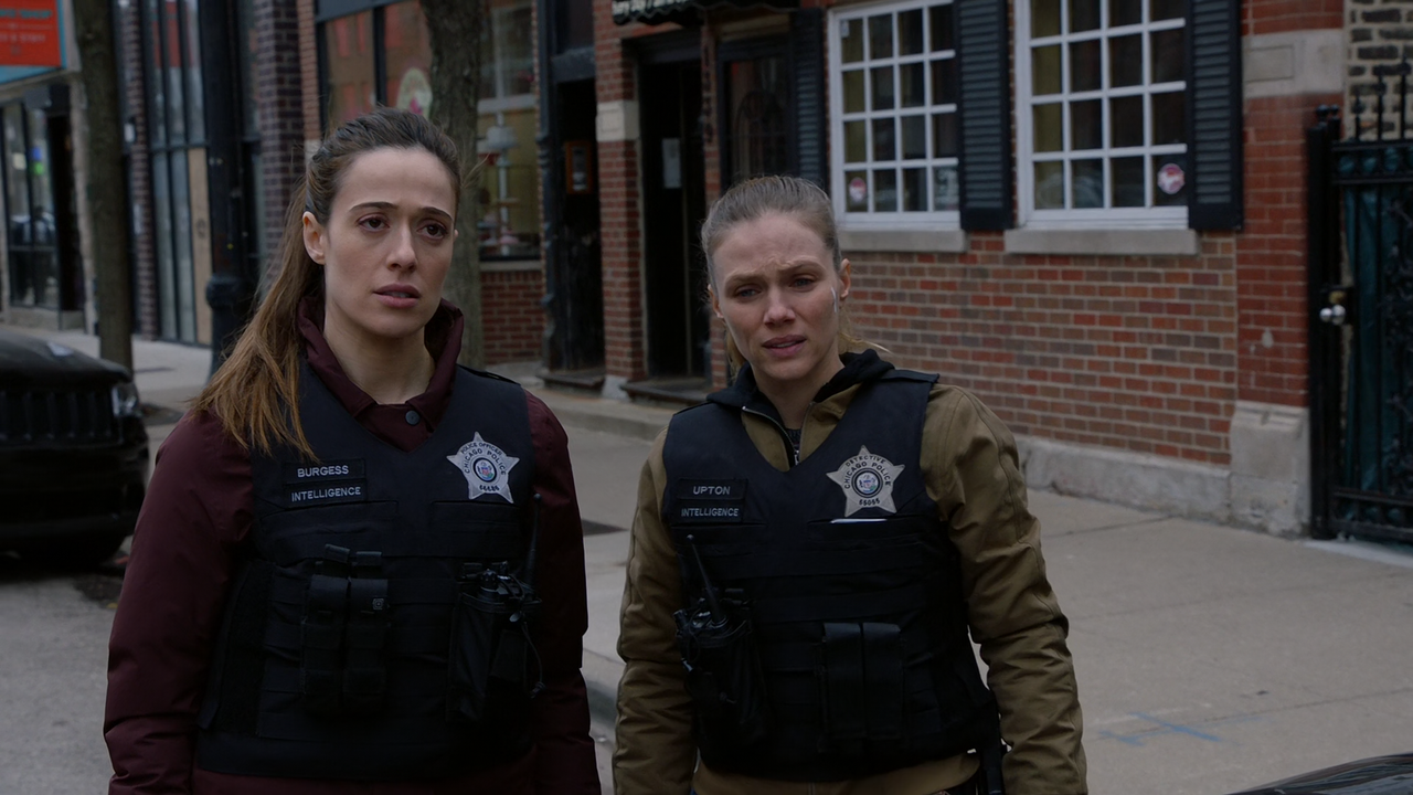 Chicago.P.D.S09E22.You.and.Me.1080p.10bit.AMZN.WEB-DL.DDP5.1.HEVC-Vyndros.mkv_snapshot_19.03_[2022.0