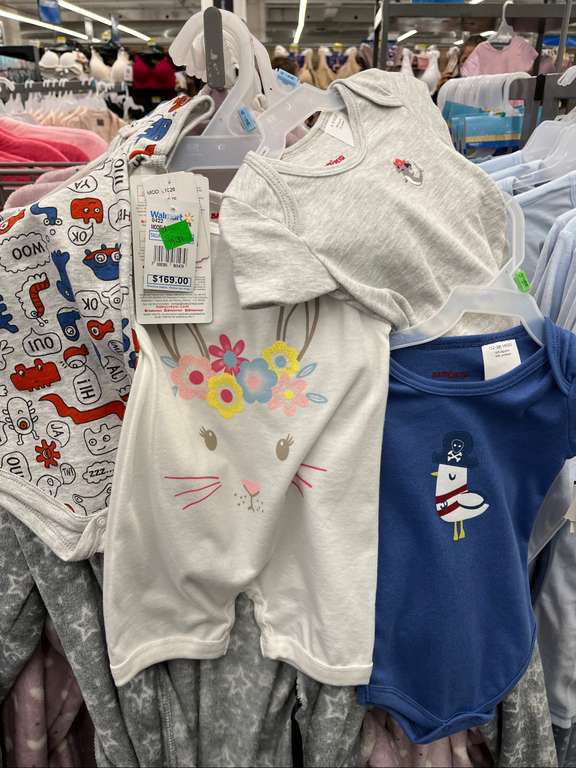 Ropa de bebé Baby Crazy en Walmart 
