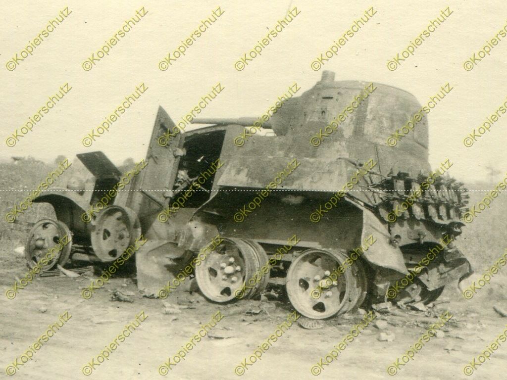 zerstörter Panzerspähwagen der Russen