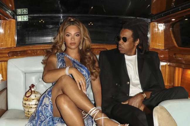 What is the age gap between Beyonc and Jay-Z