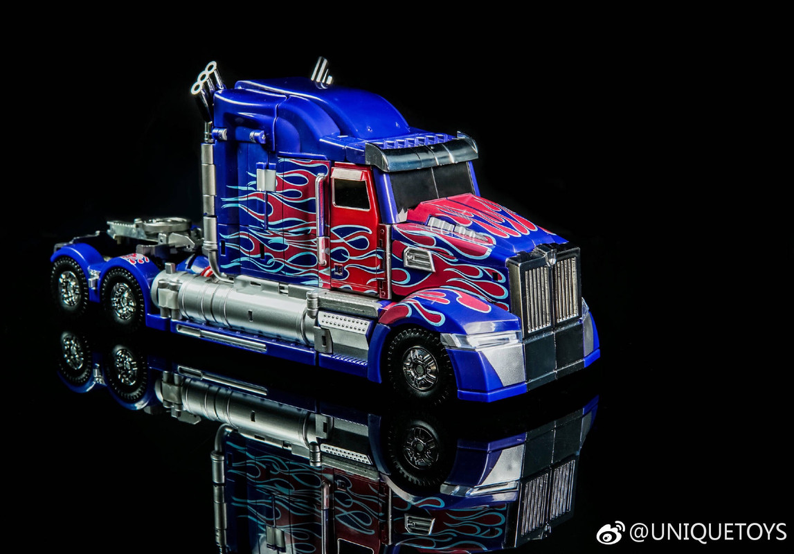 Unique-Toys-UTR-02-Challenger-03