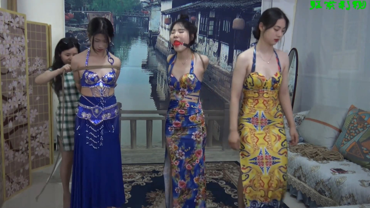 胜景影视 三女M捆绑比赛输的受到惩罚.mp4_20220706_185148.270