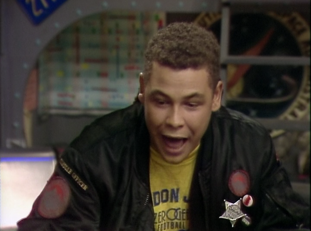 Red.Dwarf.S02E06.Parallel.Universe.1080p.FLAC.2.0.AVC.REMUX-FraMeSToR[SS]11