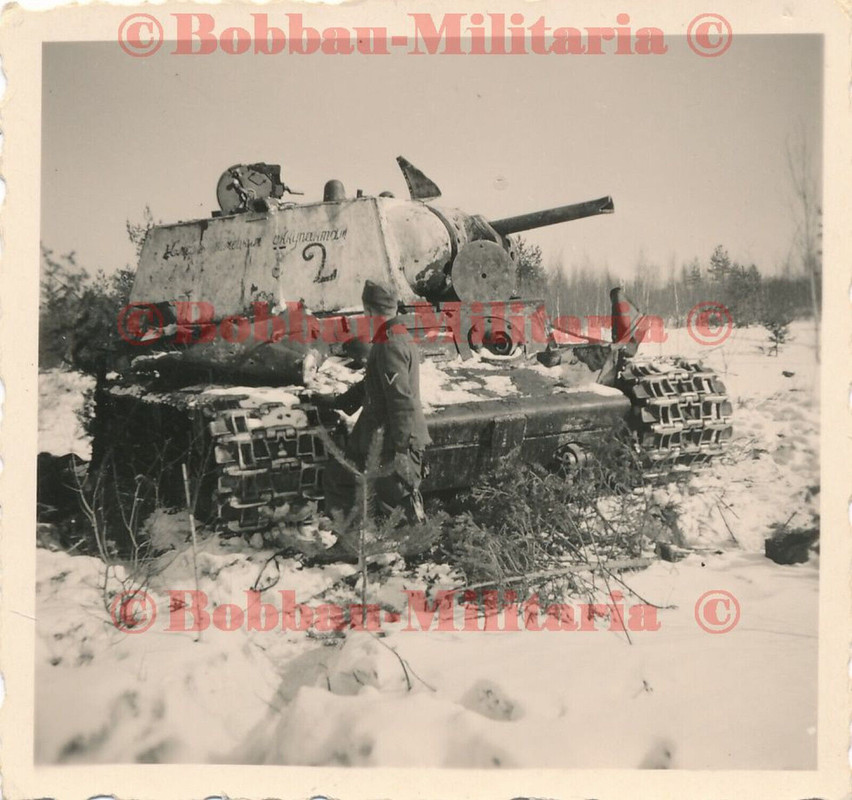 Russland Wehrmacht Beute russischer KW 1 Panzer in weißer Winter-Tarnung