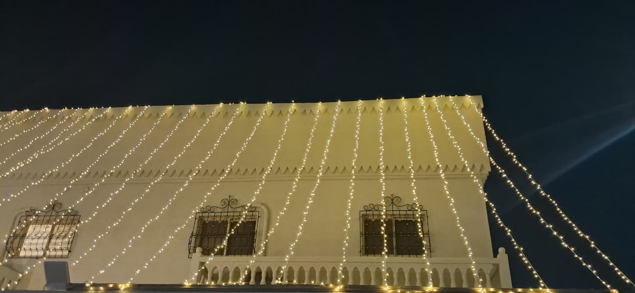 تأجير عقود لمبات – إنارة مناسبات وحفلات خارجية