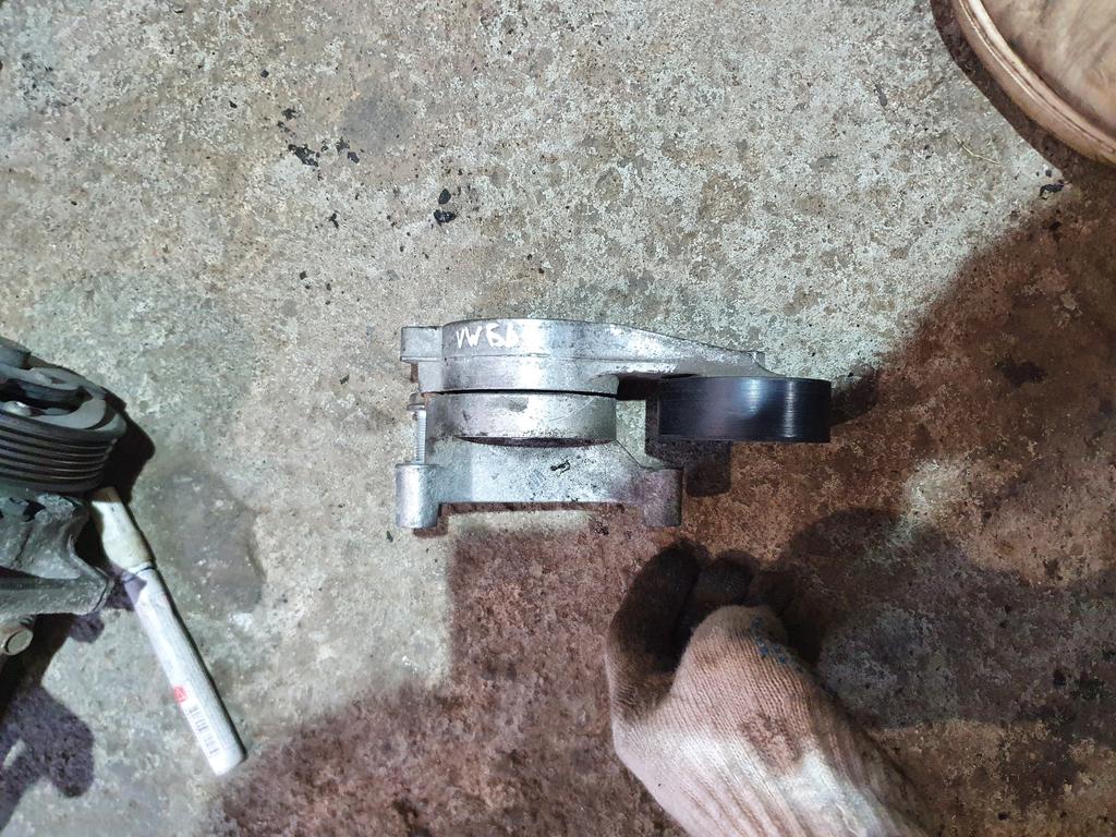 Натяжитель ремня