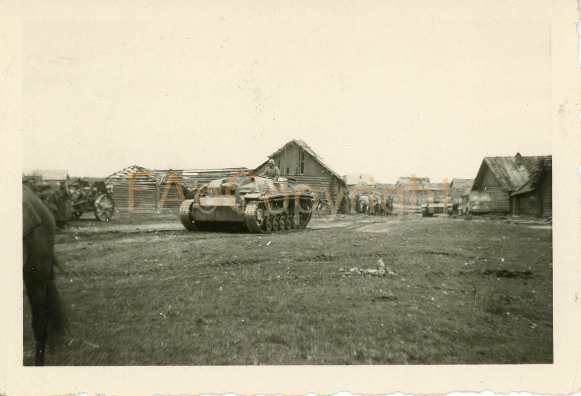 Russland Dorf StuG Sturmgeschütz Panzer Tank Fot