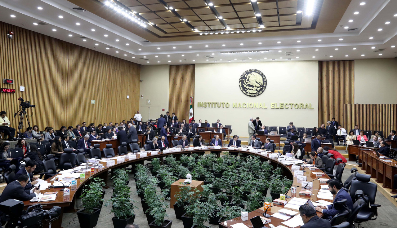 Morena asegura que consejeros del INE