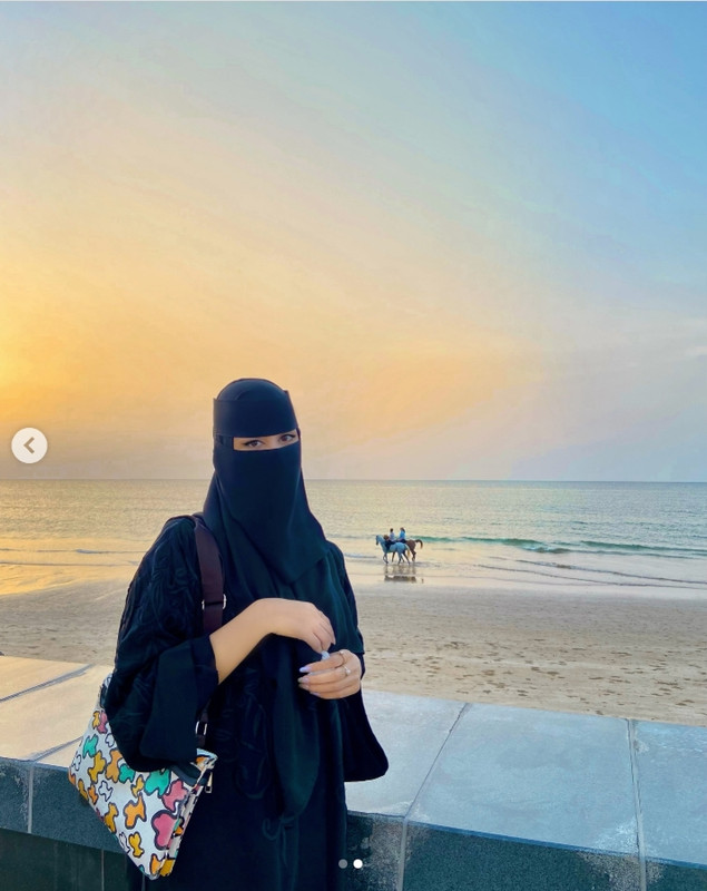 C:\Users\lenovo\Pictures\Saved Pictures\muslim woman\Screenshot_1-11-2025_19129_www.instagram.com.jpeg