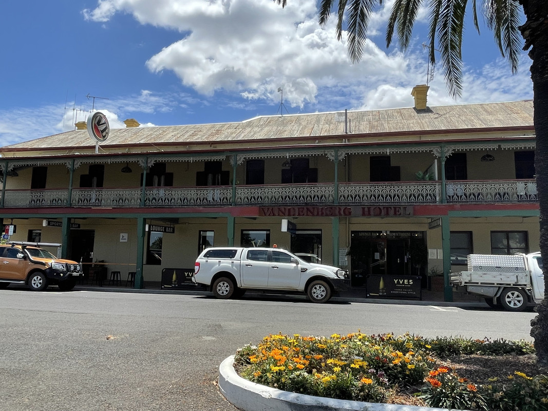 DFFFD34B-7865-4A13-987A-BC584A8D7D79