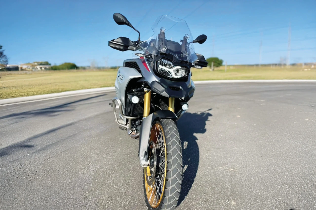 BMW F 900 GS Adventure tyre fitment context