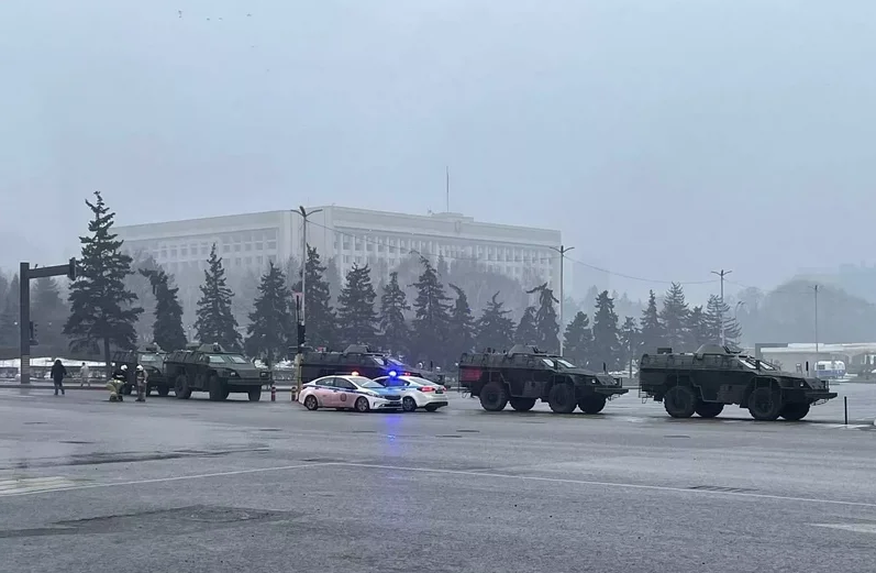 CSTO siunčia taikos palaikymo pajėgas į Kazachstaną: kas vyksta Nur Sultan