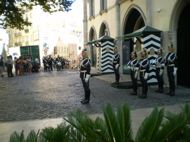 Lisboa: Tan cerca y a la vez tan lejos. - Blogs de Portugal - Miércoles 9 de Agosto: Free tour y tour de Alfama, acabando con Fado. (8)