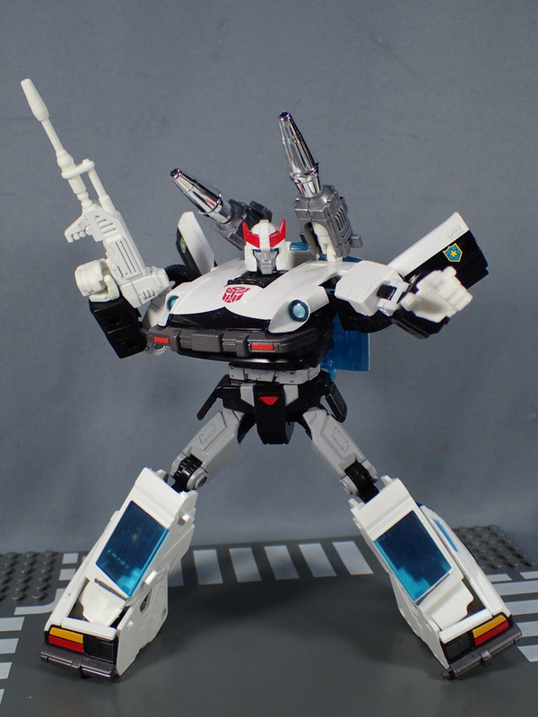 06-Masterpiece-MP-17-Prowl