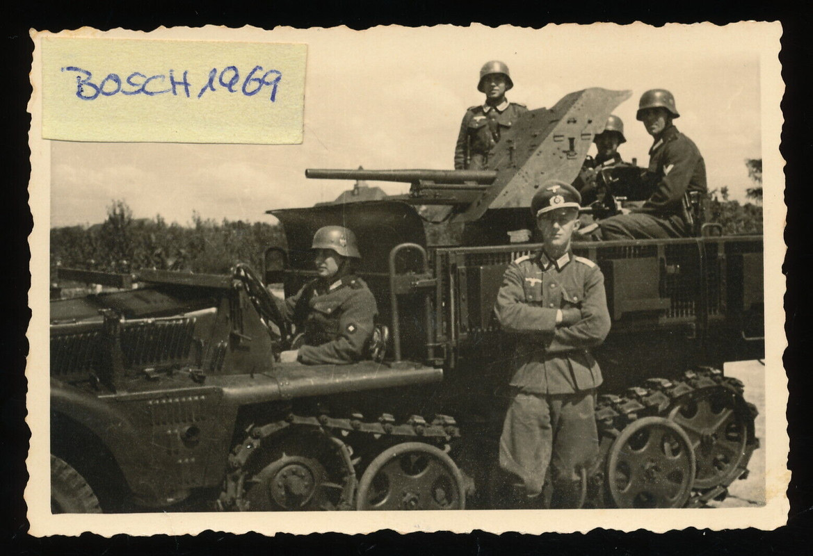 Foto - Technik Halbkette mit Geschütz Aufbau