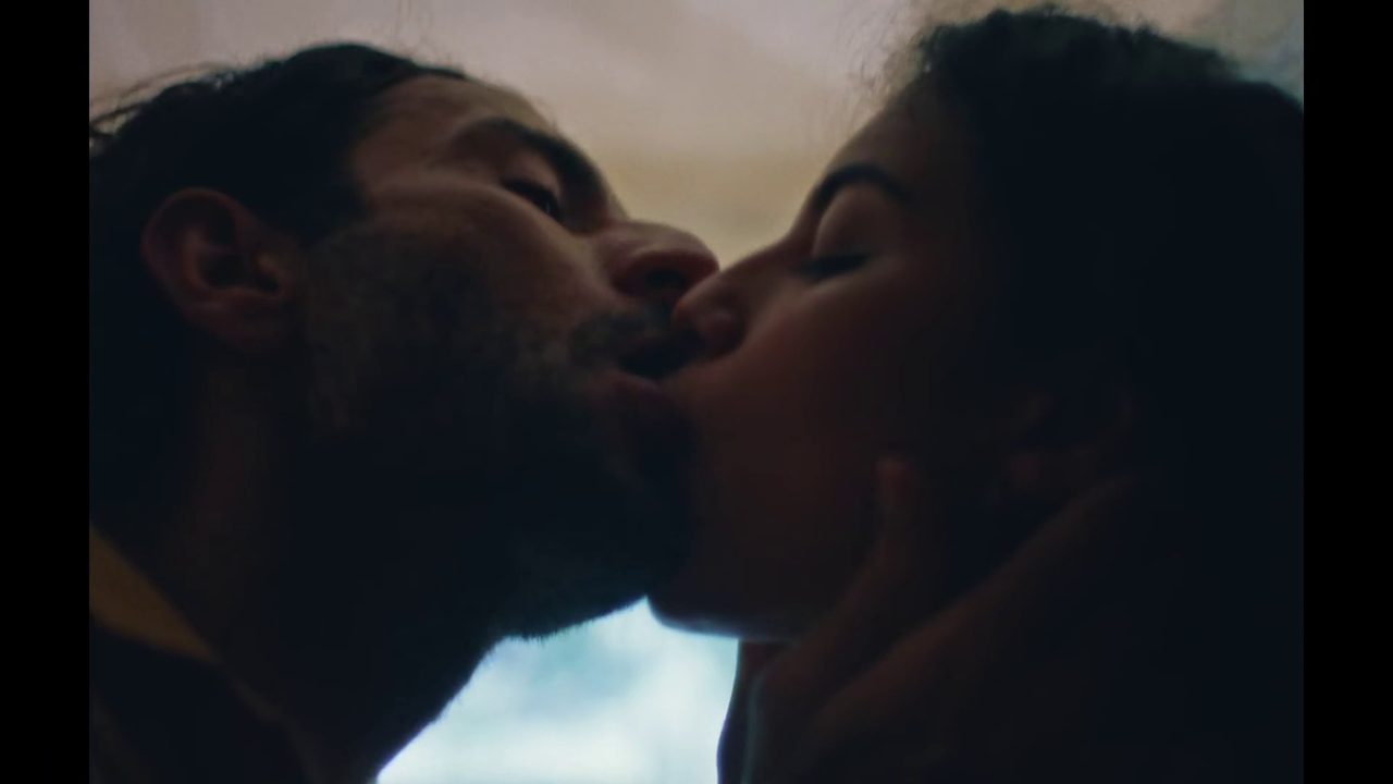 [Image: vlcsnap-2025-12-21-22h13m02s090.png]