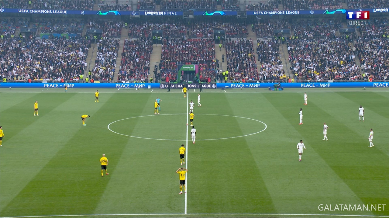 [Image: 06-01-20-30-00-TF1-FHD-Borussia-Dortmund...38-215.jpg]