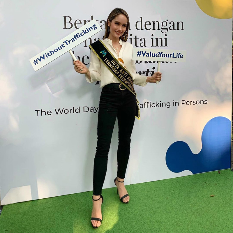 Cinta Laura jadi Dut