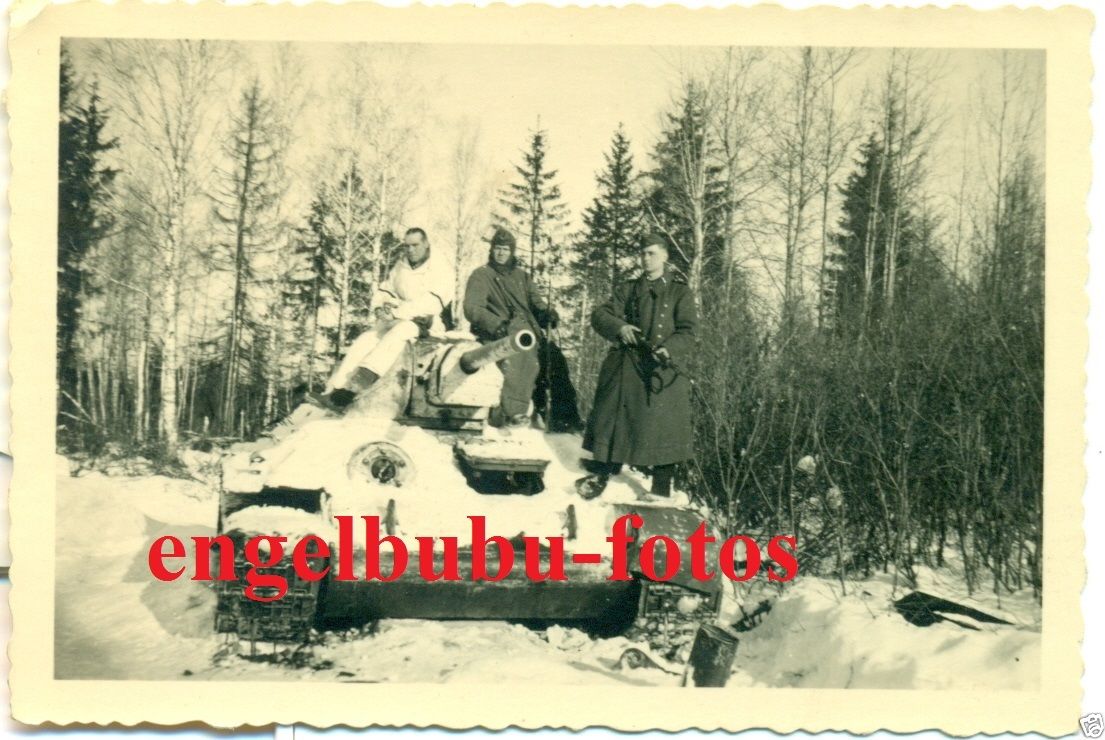PANZER - Russ. Panzer T-34 - WALD-GEGEND in Rußl