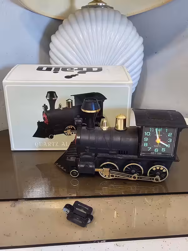 clock-engine-train.avif