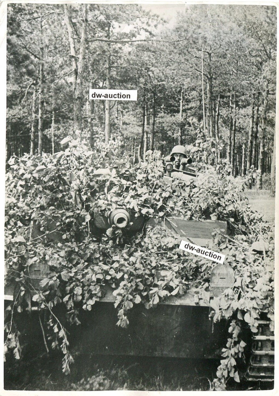 Sturmgeschütz Kommandant am Scherenfernrohr