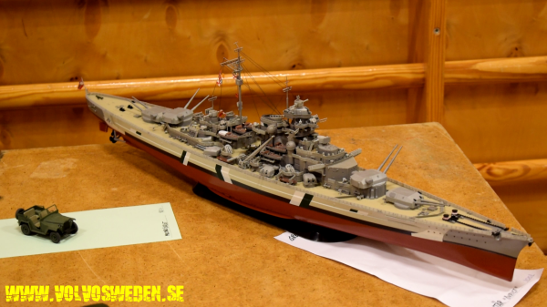 i.postimg.cc/fTbRsWmg/Bismarck-WW2-war-cruiser.png