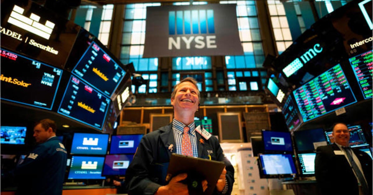 Best Describes How The Us Government Affects The Economy