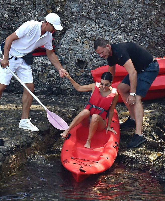 UpskirtStars.Com (13)